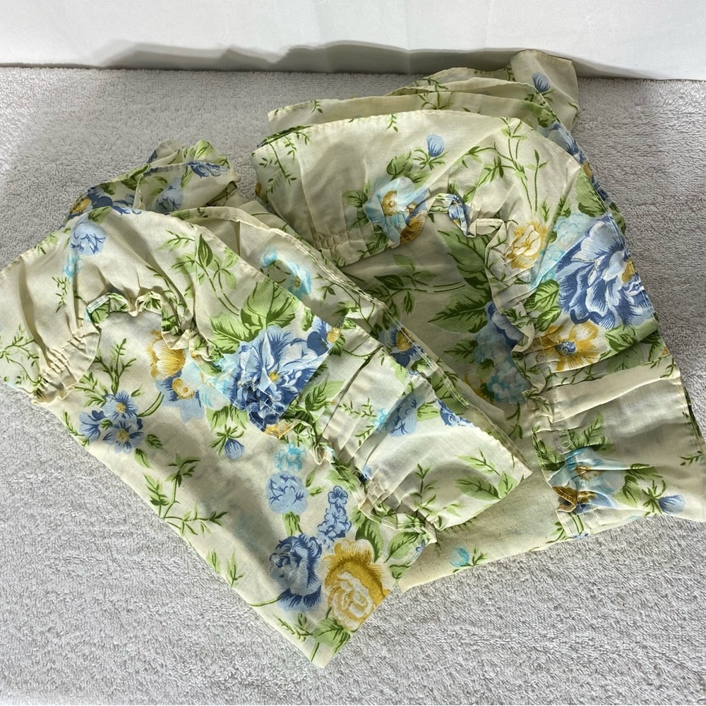 5/$35 Vintage Yellow Blue Green Floral Print Pillowcases With Ruffle Trim x2